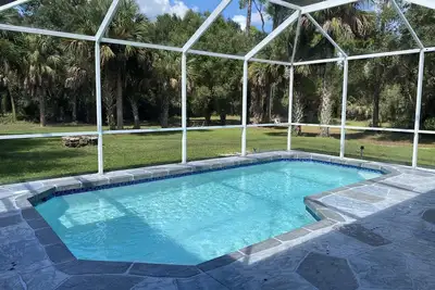 Image de 2+ Acres Lot 3br/2ba 2200 Sq. ft - Salt Heated Pool