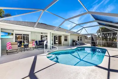 Image de Villa Blue Coral Oasis - Great outdoor living area! Elect-heated pool & fenced yard - Swfl Rentals