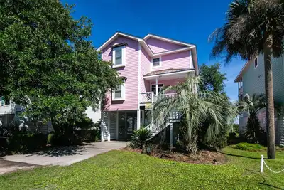 Image de Expansive Creek & Marsh Views; Minutes to Beach; Free WiFi & Streaming TVs