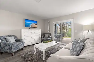 Image de Spacious 2 bedroom condo