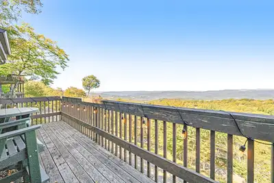 Image de Dog-friendly escape near Beech Mountain Resort with mountain views & fireplace