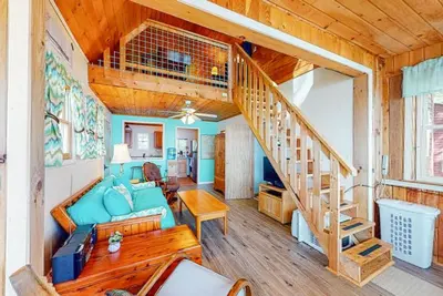 Image de Rustic lakefront cabin w\/gas grill, firepit, kayaks, one canoe, A\/C - 2 dogs Ok