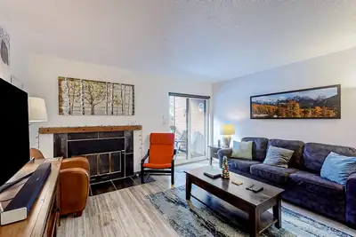 Image de Mountain-View Condo with WiFi and Fireplace - Pool, Hot Tubs, Tennis, and Sauna