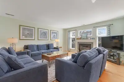 Image de Sea Colony Condo with Fast WiFi & Gas Fireplace plus Shared Pools, Hot Tub, Gym