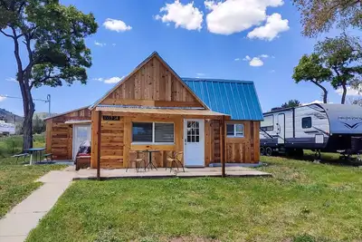 Image de Bear Lake cottage for skiing, snowmobiling, off-roading w/WiFi, fireplace, patio