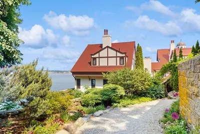 Image de Dog-Friendly, Waterfront Home with Washer and dryer & Two Decks