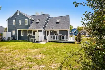 Image de Turtle Walk Home w/Sizable Backyard, Outdoor Shower, Ac, W/D, Grill
