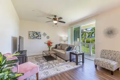 Mountain view townhome in Poipu with lanai, on-site golf, pool & hot tub
