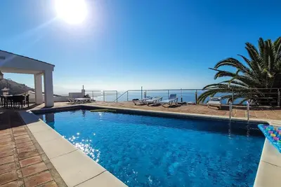 Image de Villa de luxe avec piscine chauffée, vue sur la mer