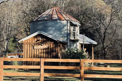 Image de The Lodge Grain Bin at Goose Creek Farm in Cornersville Tn