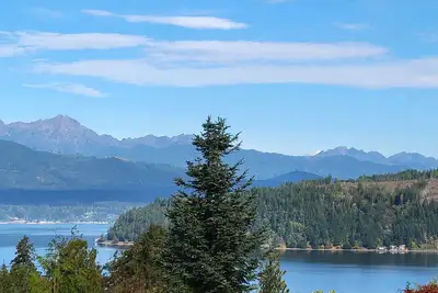 Image de Spacious A-frame w\/ mountain & water views, New Hot Tub, Ac, Fireplace, W\/D