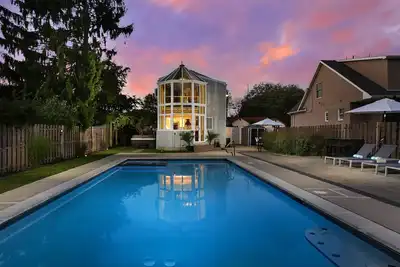 Image de Jaw-Dropping Spring Lake \"Resort Style\" Home