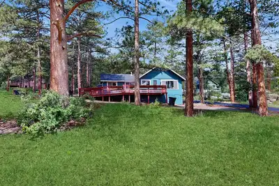 Image de Mountain cabin near town with private hot tub and hiking with a washer/dryer