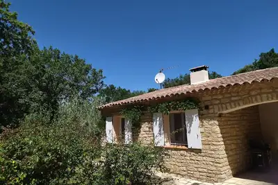 Image de Villa de plein pied climatisée, WiFi, piscine et grand jardin calme