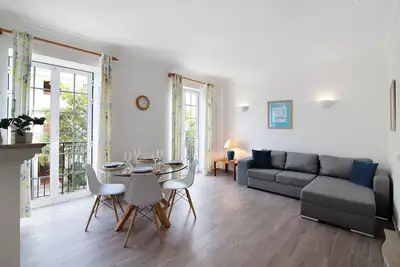 Image de Appartement 'Vieux Village T2 Duplex' près de la mer avec piscine partagée et Wi-Fi