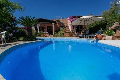 Image de \"Villetta Le Rose\" avec vue mer, piscine, Wi-Fi, jardin & terrasses