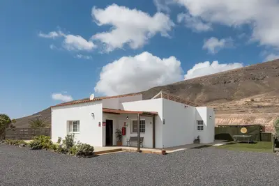 Image de Maison de vacances 'Casa Guerepe' avec vue sur les montagnes, bain à remous et Wi-Fi