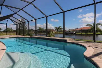 Image de South Gulf Cove 3 Bedroom Canal Pool Home