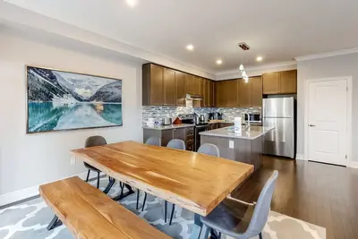Image de 2-Story Ski View Condo with Patio, Gas Grill, Gas Fireplace, Shared Pool, & A/C