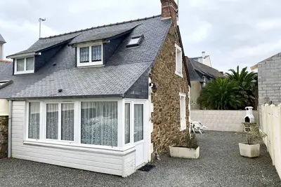 Image de Maison à Perros-Guirec avec Wifi, proche centre-ville et plage, cour fermée, parking privé