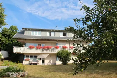 Image de Lumineux, spacieux appartement, accès direct à la terrasse et pelouse