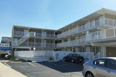 Image de 2 bedroom, 2 bath beachfront condo!