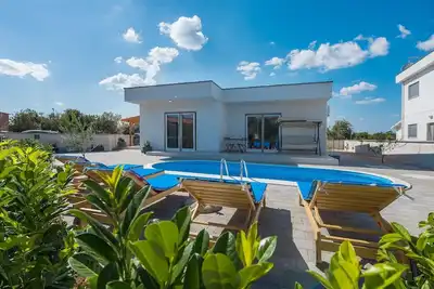Image de Maison de vacances Sibenik pour 1 - 8 personnes avec 4 chambres à coucher - Maison de vacances