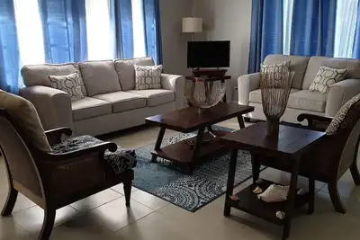Image de New 2 bed 2 bath Villa - near George Town and minutes from the beach!