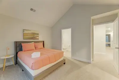 2 Min to Ft Jackson Visitors Center | Garage | 3br