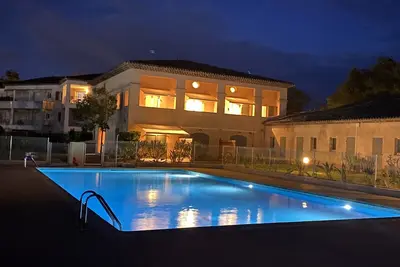 Image de Chic & Comfy 2 bedrooms Apartment at first and top floor of a Provencal building
