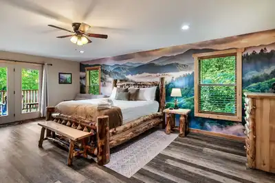 Image de King Suites! Arcades! Theater! Great location! Sleeps 12!