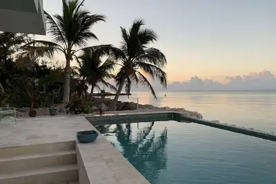 Image de Oceanfront Home with Panoramic Views on private road - close to Sombrero Beach