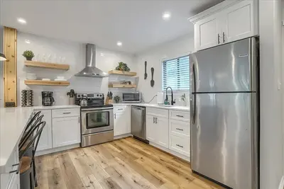 Image de Camelback End Unit - Right along edge of Ski Trails