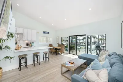 Image de 3 Bedroom home on the beach steps from Balboa Pier