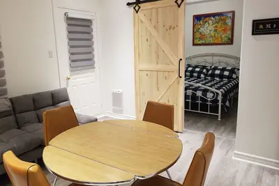 Image de A Cute & Cosy Apartment near Old Port Montreal\/South Shore