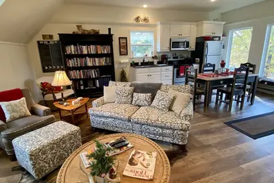 Image de Hummingbird Nest Hideaway Loft: East Texas Spiritual Retreat & Country Resort