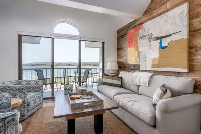 Image de Fish Creek Beach House, Grandview Condo: Entire Top Floor - 4 Bed, 2 Bath