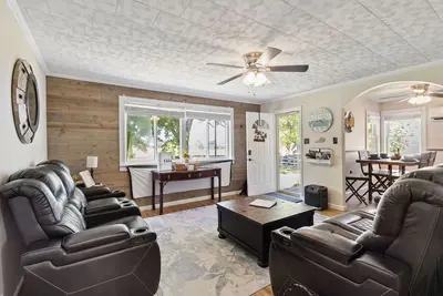 Image de Cozy Farmhouse near Mammoth Cave on 45+ acre animal farm