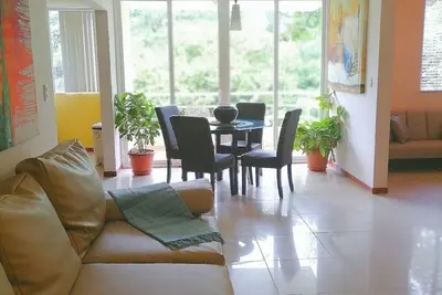 Image de Luxury Condo 5 mins walk to the Beach! !