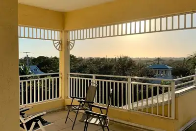 Image de 1 mi to Beach! Close to everything! Reserve Now! Handicap accessible. 10% off Mth