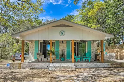 Image de Walk to Ocean: Home w/ Fire Pit in Atlantic Beach