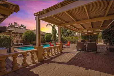 Image de Scottsdale estate with heated pool and hot tub