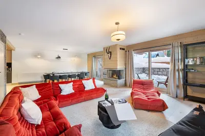 Image de Appartement moderne avec cheminée et terrasse - Près des pistes et commerces