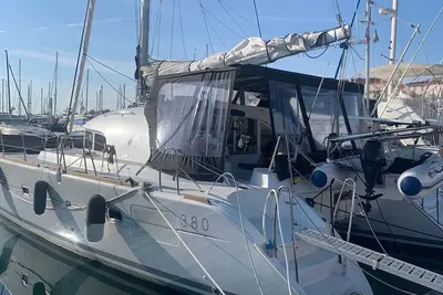 Catamaran A Quai