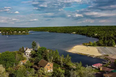 Image de ~Serenity~A Unique Destination -Sleeps 14 5br/3bath/Gameroom-- Close to Lake