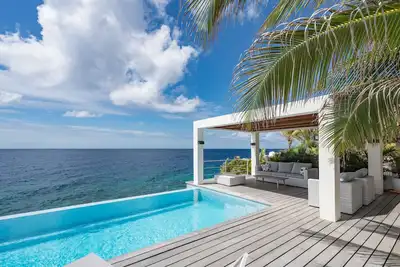 Image de Beautiful villa with breathtaking views and direct access to the sea