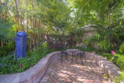 Image de Indoor / Outdoor Living in Old Key West