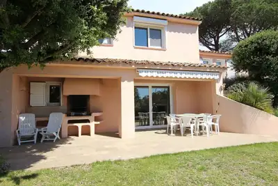 Image de Appartement 65m2 dans villa privée – 200 m à pied de la mer – terrasse privative