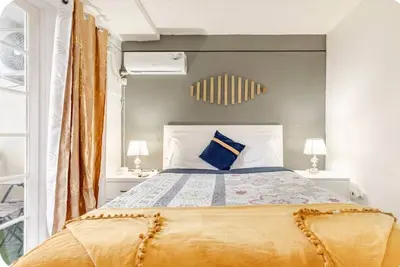 Image de Light escape mixes luxury with homey - 2 mins from the beach!