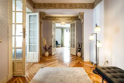 Image de Grand Design. Glamorous Location. Splendid Views.